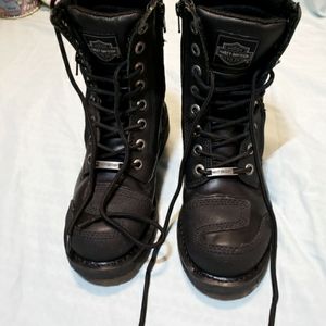 Harley Davidson women's boots. Size 7.5. Well made leather boots.